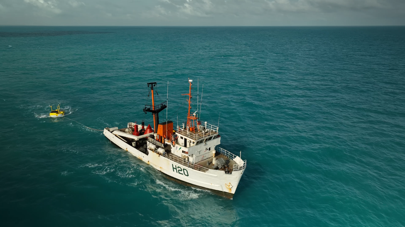 Com apoio da Porto Piauí, Marinha do Brasil e Senai instalam boia meteorológica no mar piauiense