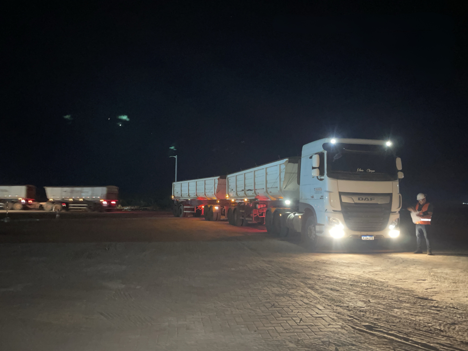 Porto Piauí começa a armazenar minério de ferro para exportação 24 horas por dia